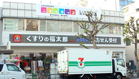 ドラックストア　くすりの福太郎市ヶ谷店（ドラッグストア）まで320m