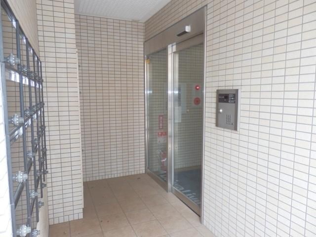 ロビー　オートロック付エントランス