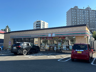 コンビニ　セブンイレブン豊平6条店（コンビニ）まで181m