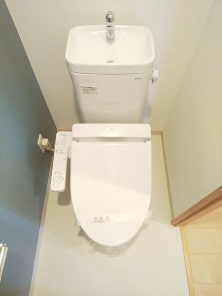 トイレ　※同タイプ物件の内覧画像です。