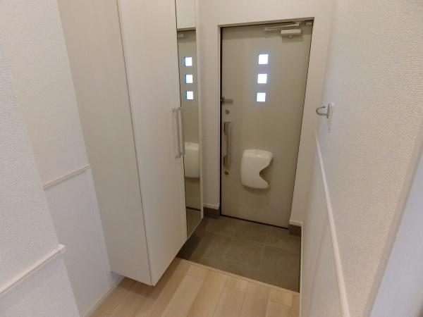 近鉄南大阪線 高鷲駅 徒歩13分 2階建 築3年の玄関写真
