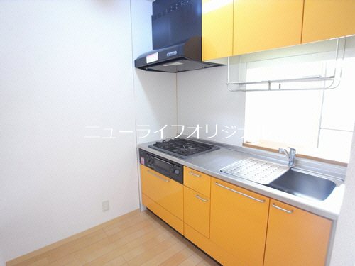 キッチン　ビタミンカラーで気分も明るく！グリル付き3口コンロキッチン★