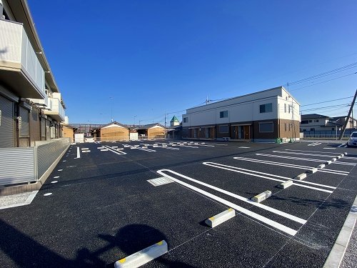 駐車場　駐車2台(並列)無料♪