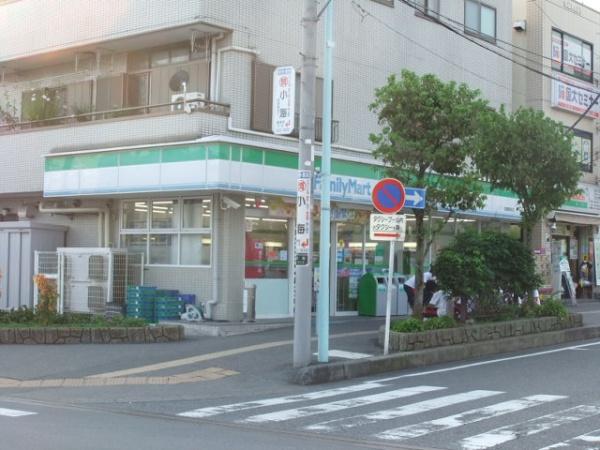 コンビニ　ファミリーマート（コンビニ）まで153m