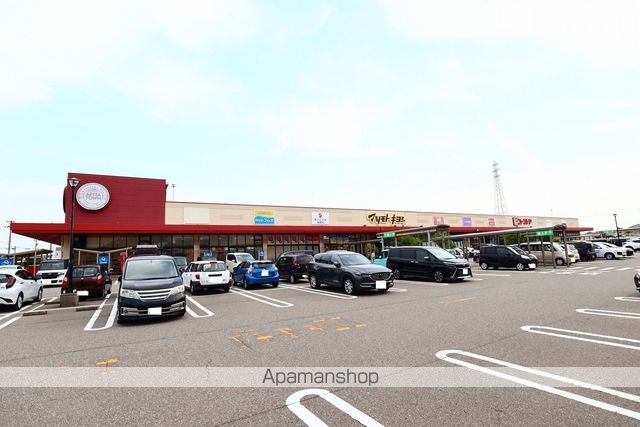 スーパー　ユニー（株）／ピアゴ金沢ベイ店（スーパー）まで855m