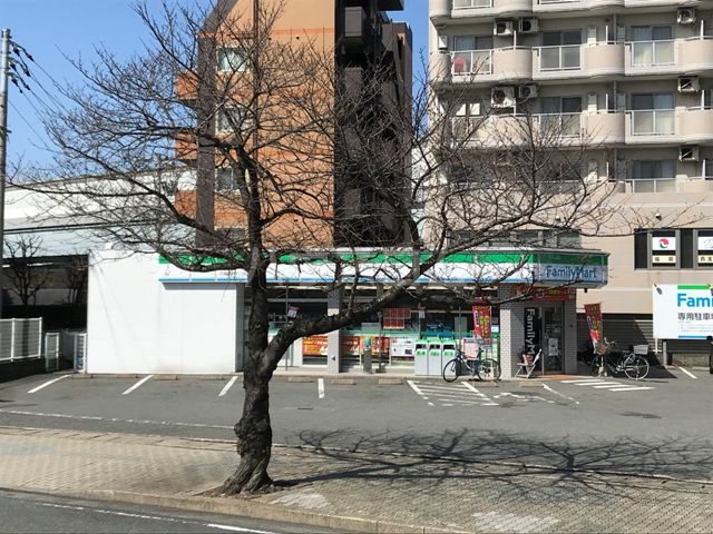 コンビニ　ファミリーマート西区愛宕１丁目店（コンビニ）まで288m