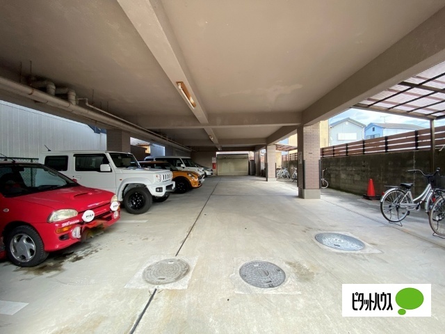 駐車場　駐車場
