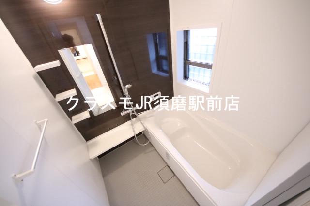 バス・シャワールーム　広めのお風呂は一日の疲れを癒してくれます。
