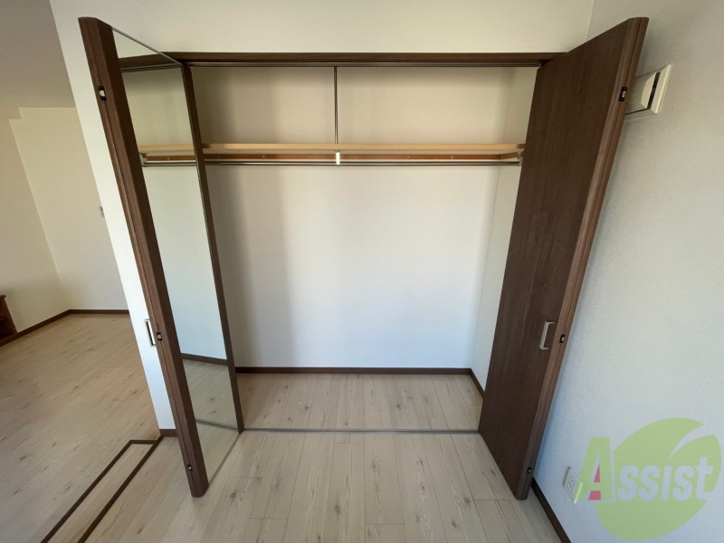 収納　寝室の収納です。部屋がすっきり片付きます。