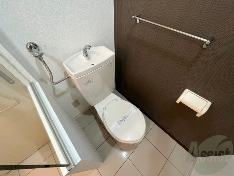 トイレ　こちらはトイレです。清潔感があり、安心して使用できます。