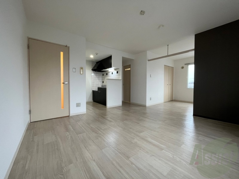 居室・リビング　広くてキレイなお部屋が広がっていて、充実した生活が送れそう。