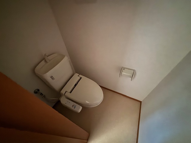 トイレ　別号室参考写真です。