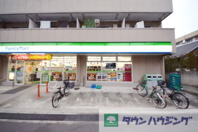 コンビニ　ファミリーマート新田一丁目店（コンビニ）まで1960m