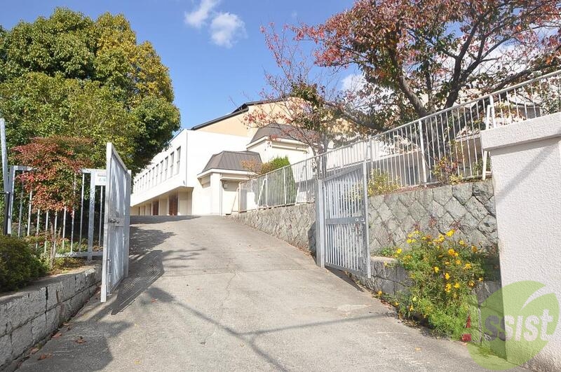 中学校　神戸市立飛松中学校（中学校）まで647m