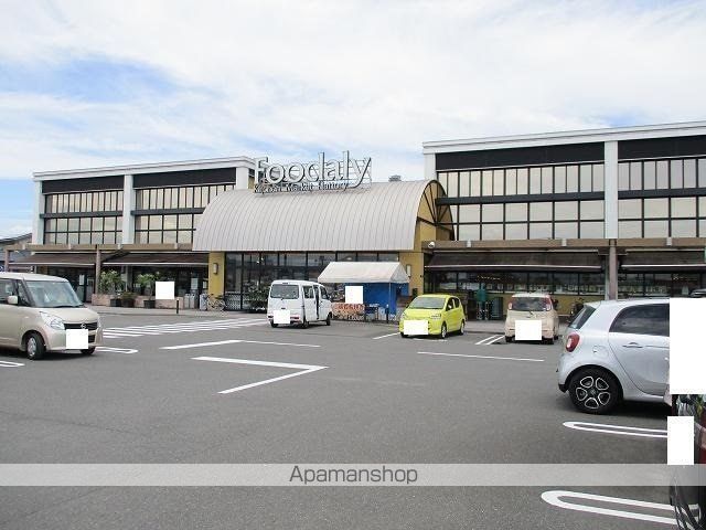 スーパー　ハツトリーフーデリー赤江店（スーパー）まで869m