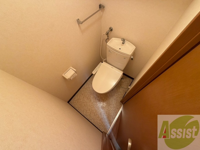 トイレ　こちらはトイレです。清潔感があり、安心して使用できます。