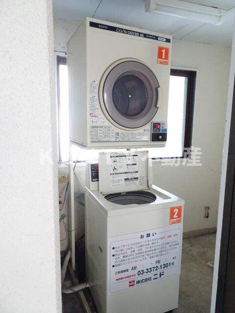 その他　１階にコインランドリー有