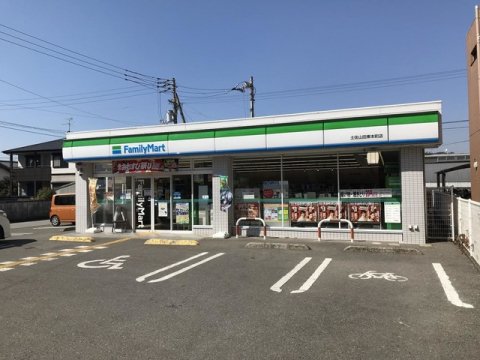 コンビニ　ファミリーマート 土佐山田東本町店（コンビニ）まで225m