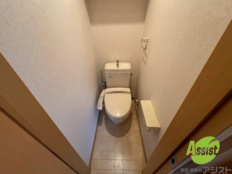 トイレ　こちらはトイレです。清潔感があり、安心して使用できます。