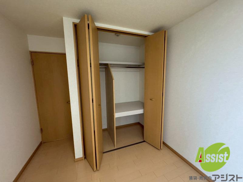 収納　寝室の収納です。部屋がすっきり片付きます。
