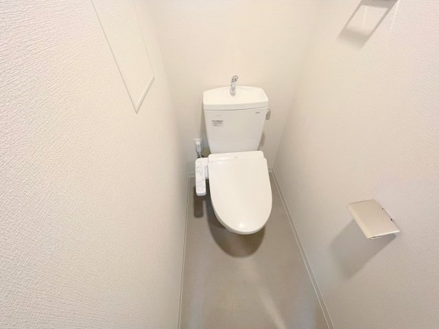 トイレ　綺麗なトイレにはウォシュレット標準装備です。