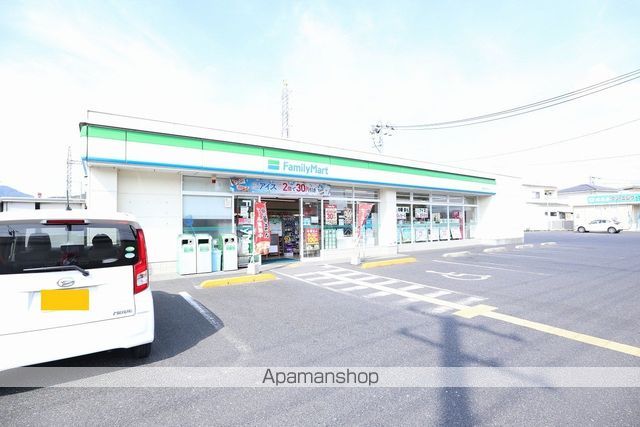 コンビニ　ファミリーマート鳥取南吉方店（コンビニ）まで924m