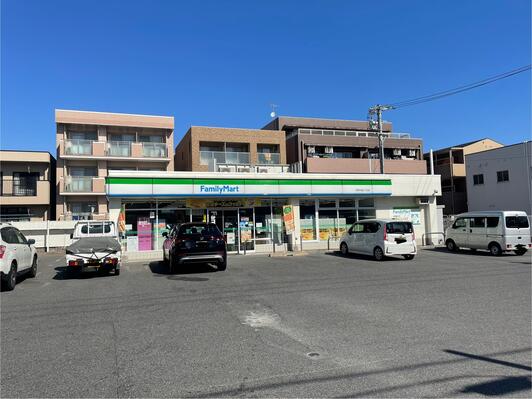 コンビニ　ファミリーマート 名東本通三丁目店（コンビニ）まで497m
