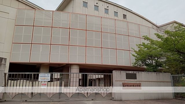 小学校　春日市立小学校日の出小学校（小学校）まで680m