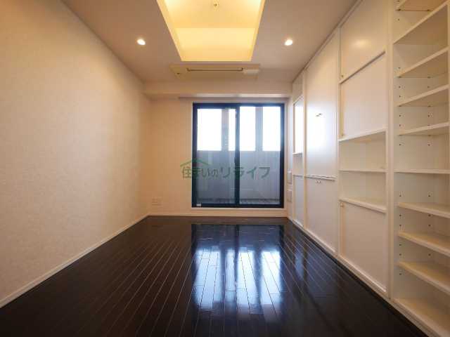 プライマル新宿若松町の居間写真