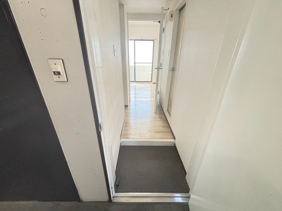 玄関　※別部屋の写真です