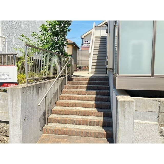 エントランス　道路からのアプローチ♪
