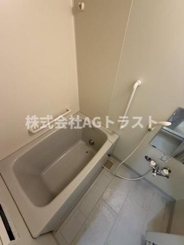 バス・シャワールーム　※掲載写真は同建物内の別室のものです。