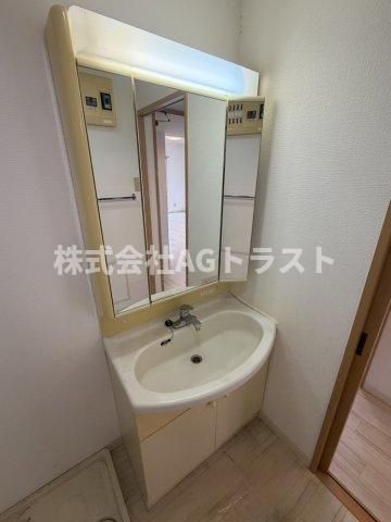 洗面設備　※掲載写真は同建物内の別室のものです。