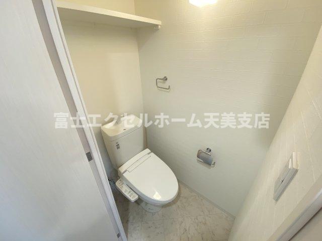 トイレ　温水洗浄暖房便座