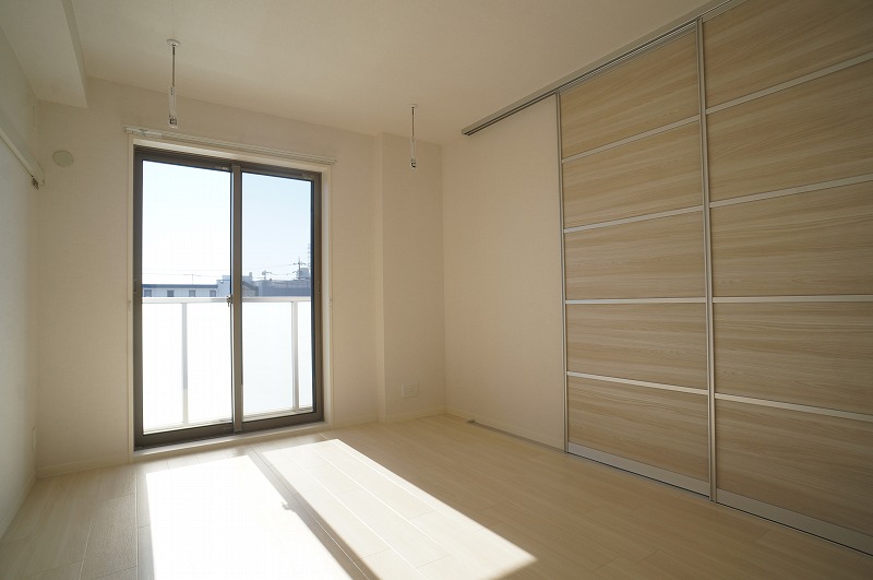 その他部屋・スペース　クローゼットのある南西向き洋室6.5帖のお部屋です！リビング