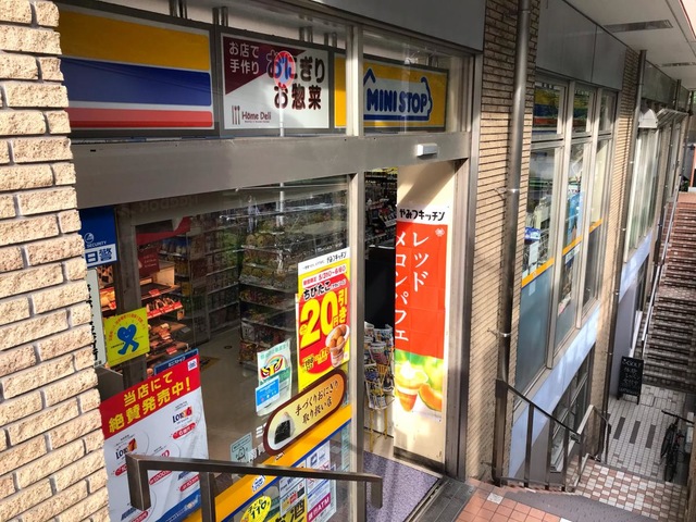 コンビニ　ミニストップ南青山4丁目店（コンビニ）まで369m