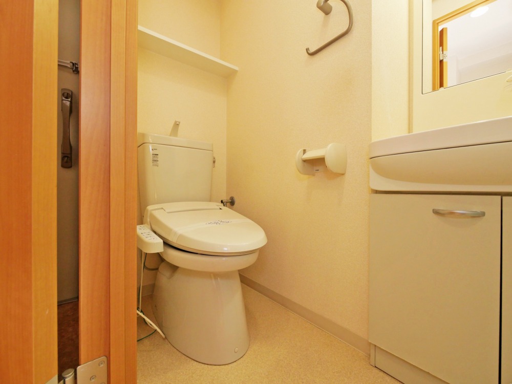 トイレ　落ち着いた空間のトイレです