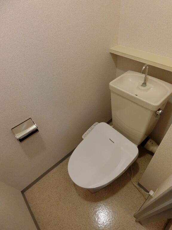ＪＲ山手線 大崎駅 徒歩5分 14階建 築43年のトイレ写真