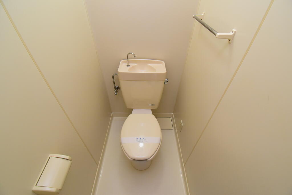 トイレ　※同建物の別のお部屋の写真です。