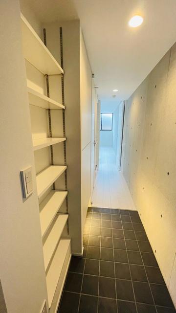 都営大江戸線 落合南長崎駅 徒歩4分 4階建 築6年の玄関写真