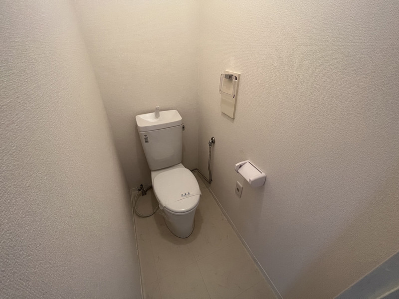 大阪モノレール本線 少路駅 徒歩10分 2階建 築41年のトイレ写真