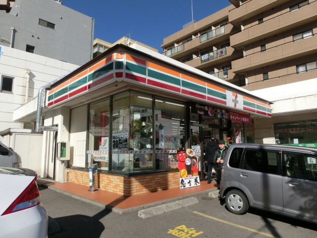 コンビニ　セブンイレブン（コンビニ）まで550m