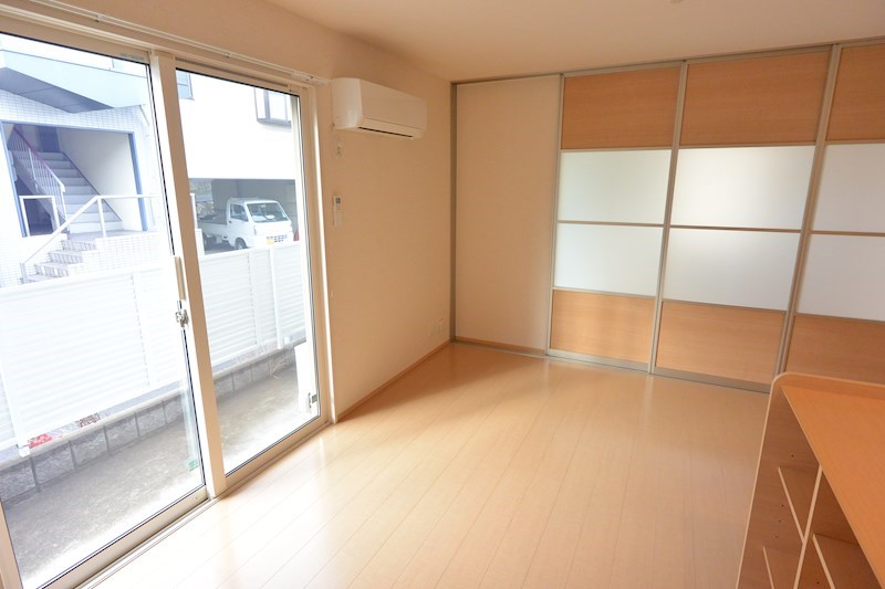 居室・リビング　フローリング仕上げ