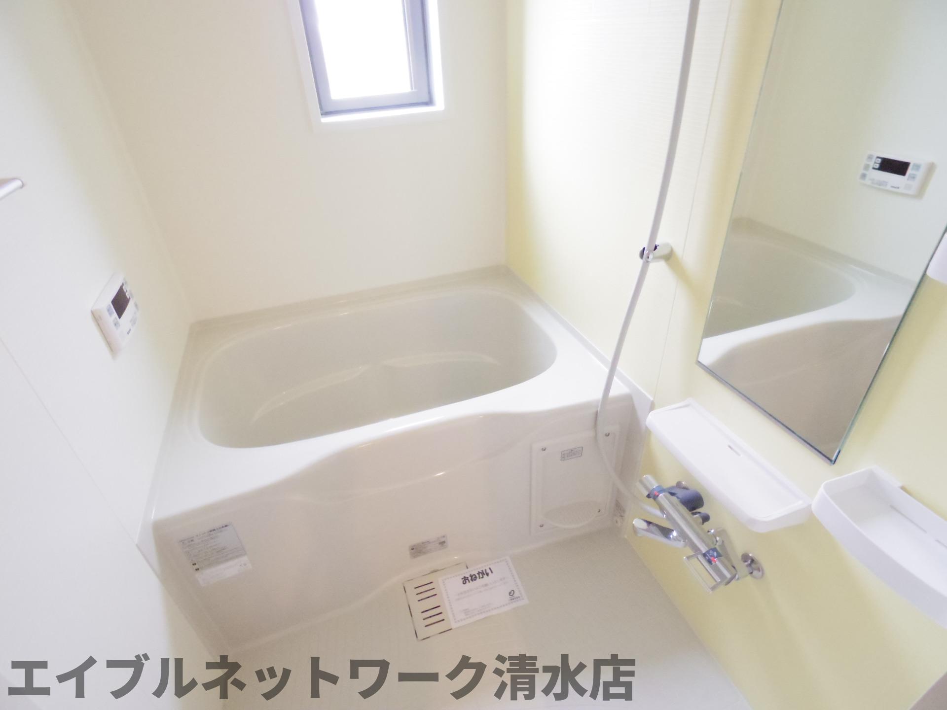 バス・シャワールーム　コンパクトで使いやすいお風呂です