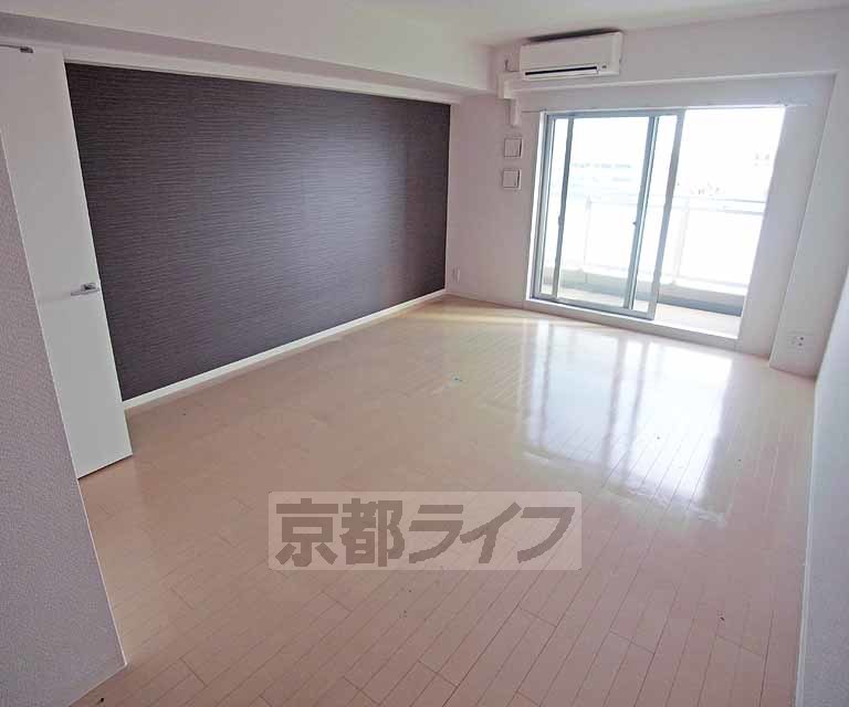 エスリード西小路御池の居間写真