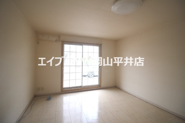 居室・リビング　同物件の違う部屋です。