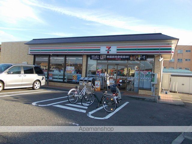 コンビニ　セブンイレブン新潟山二ツ店（コンビニ）まで300m