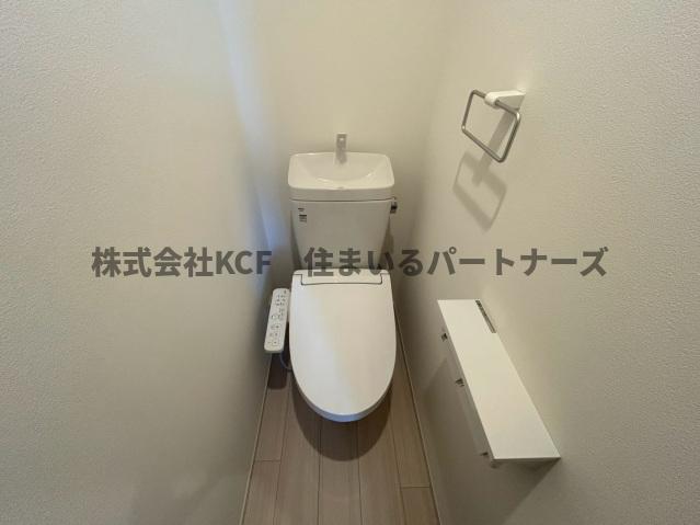 トイレ　落ち着いた色調のトイレです