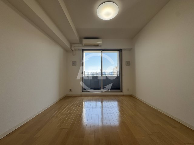 プラウドフラット新大阪の居間写真
