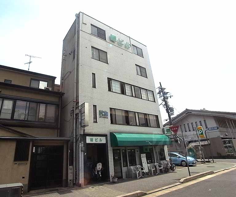 瞳ビルの外観写真